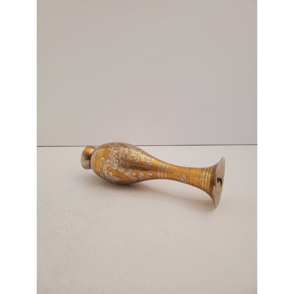 Vintage etched brass vase with flowers design - Picture 5 of 10